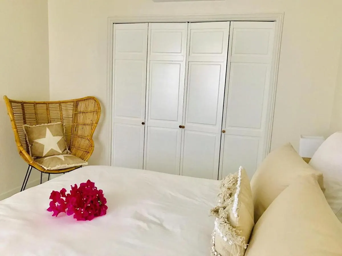 Et Voila! Elegant One Bedroom And Beachfront Apartment With Pool! Quarter of Orleans