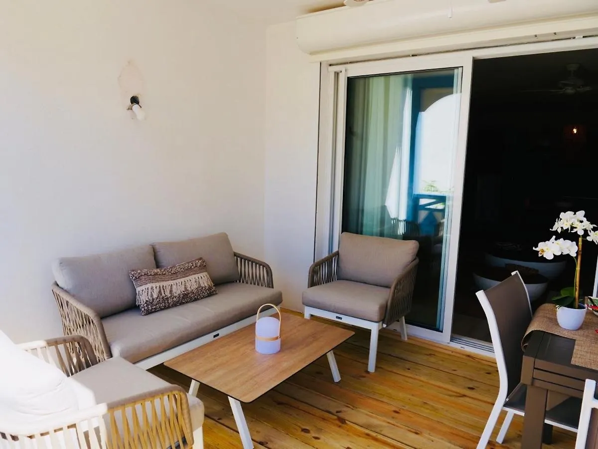 Et Voila! Elegant One Bedroom And Beachfront Apartment With Pool! Quarter of Orleans