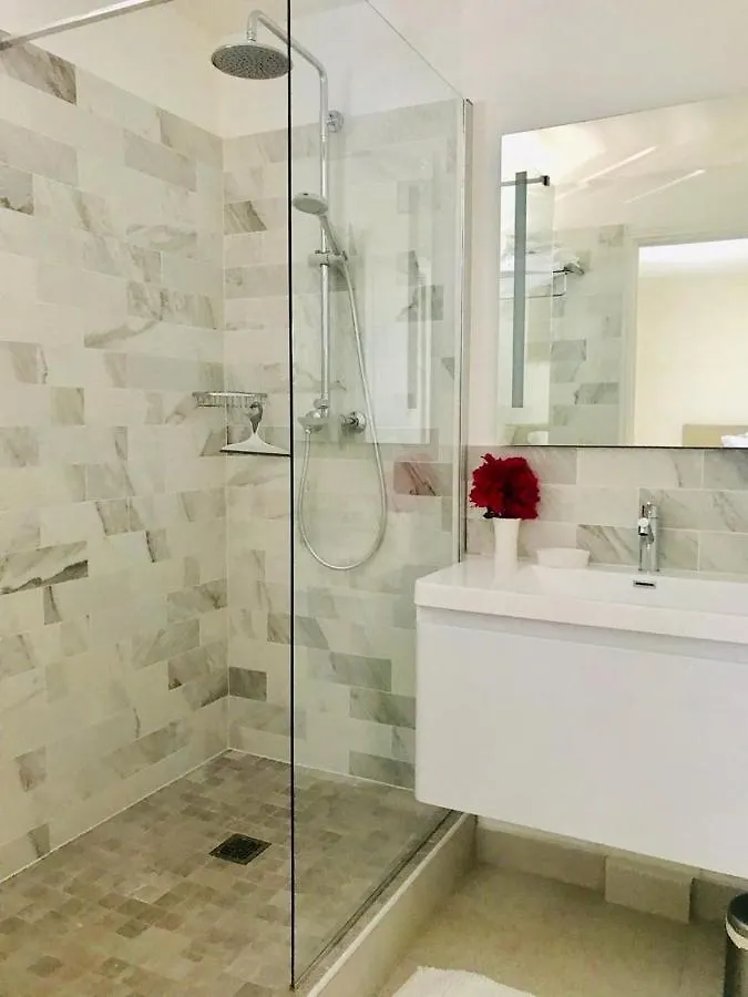 Et Voila! Elegant One Bedroom And Beachfront Apartment With Pool! Quarter of Orleans