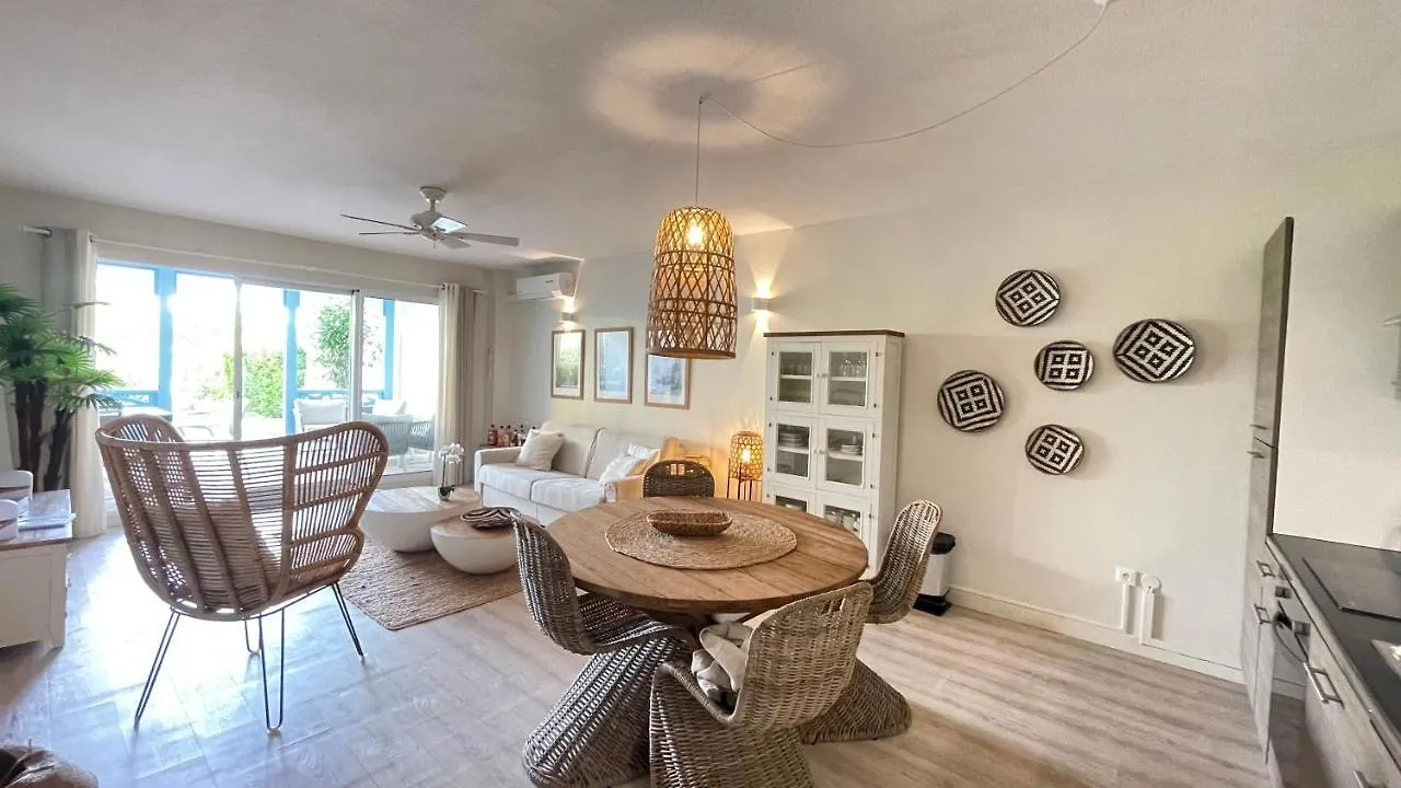 Et Voila! Elegant One Bedroom And Beachfront Apartment With Pool! Quarter of Orleans