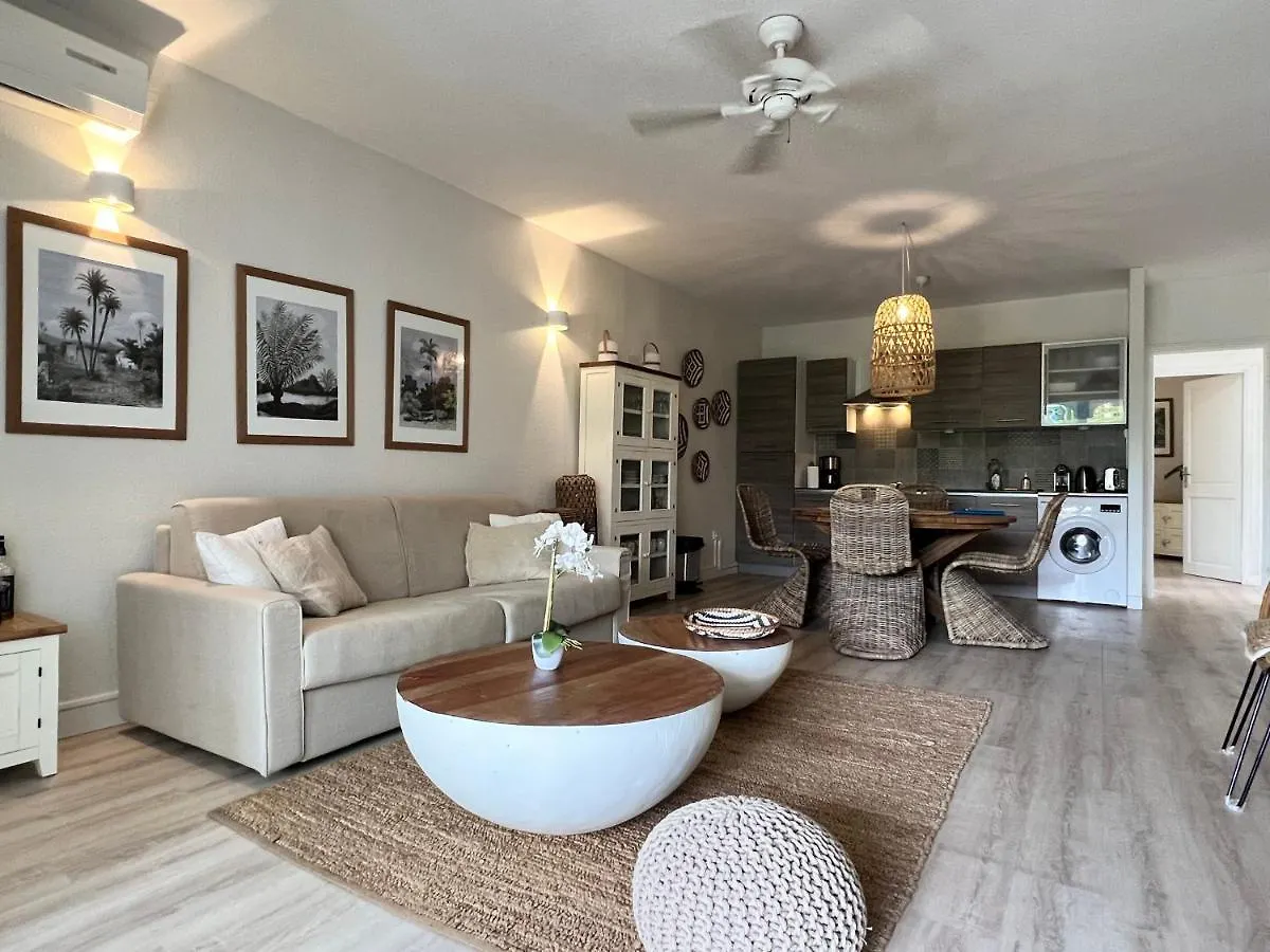 Et Voila! Elegant One Bedroom And Beachfront Apartment With Pool! Quarter of Orleans