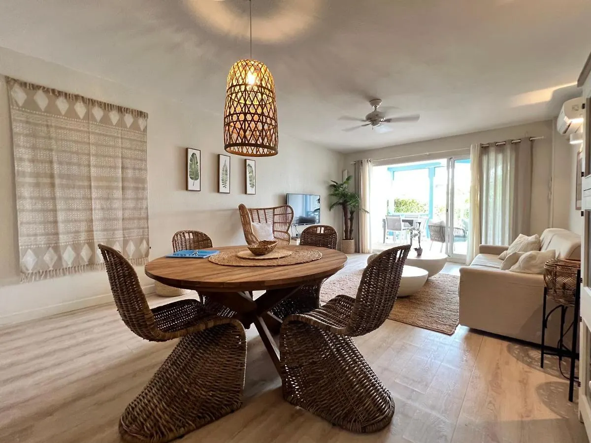 Et Voila! Elegant One Bedroom And Beachfront Apartment With Pool! Quarter of Orleans